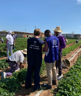 Aziende agricole e caporalato: promossi gli imprenditori della Bassa