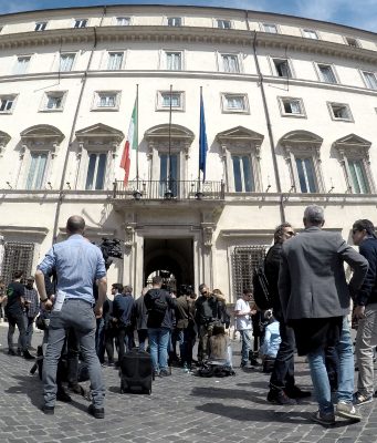 Il CdM proroga per 10 giorni l’obbligo di mascherine