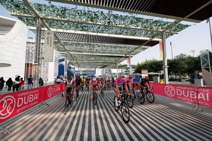 Ciclisti al passaggio del Giro d'Italia