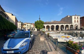 Ruba un’auto, un crocefisso e scappa: denunciato