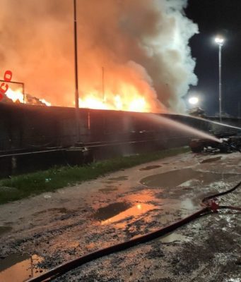 Calcinato, va in fiamme la “Special Rifiuti”