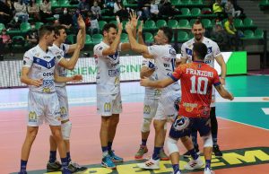 A Cuneo l’Atlantide Pallavolo Brescia perde ancora I giocatori dell'Atlantide Brescia festeggiano
