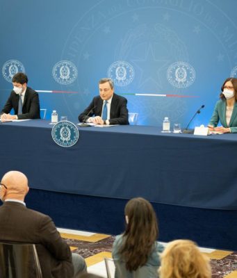 Super Green Pass, Draghi “decisione unanime per salvare il Natale”