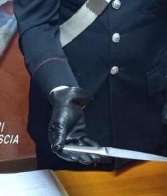 Accoltella la moglie durante la separazione, preso l’aggressore