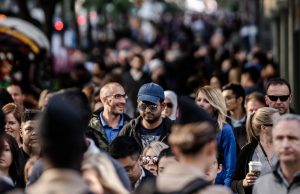 Covid, Sileri: “Non ci sono chiusure all’orizzonte, sarà un Natale normale” mascherine-aperto-covid-vaccino-green pass