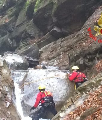 Cane intrappolato nella forra, lo recuperano i Vigili del Fuoco