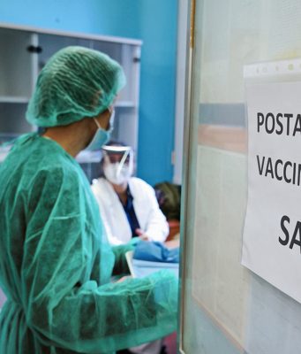 Quarta dose a 120 giorni anche per i guariti dal covid