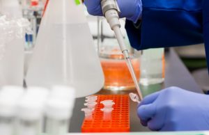 “Se i dati saranno confermati, Omicron meno aggressiva di Delta”