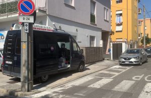 Cadavere carbonizzato trovato in un’auto a Cologne