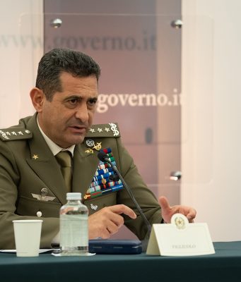 Figliuolo: “Terza dose per tutti e più controlli nelle scuole”