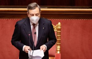 Draghi: “Massima attenzione, vaccinarsi è essenziale”