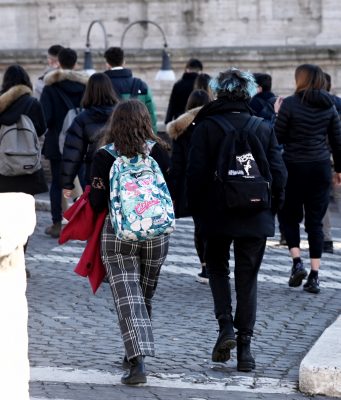 Circolare del ministero: niente Dad con un solo positivo in classe