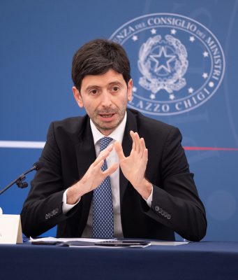 Speranza: “Mascherine ancora cruciali”