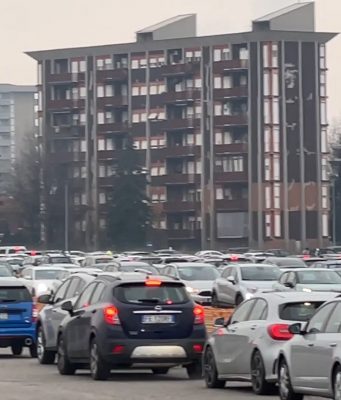 Tamponi: in troppi senza prenotazione, fino a 4 ore di attesa