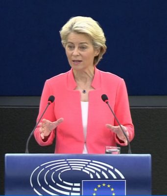 UE, Von der Leyen: “obbligo vaccinale merita discussione”
