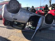 Auto si ribalta in via Gamba. Ferita gravemente una ragazza