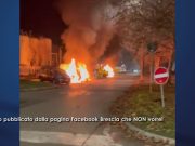 Auto in fiamme in zona industriale. Di nuovo