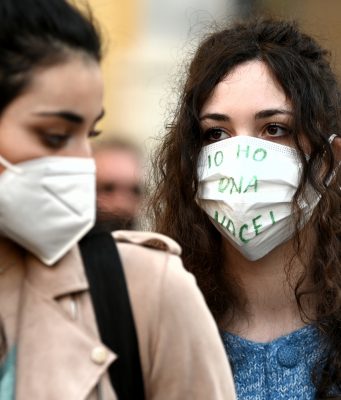 Dal Cdm proroga all’obbligo di mascherina sui mezzi pubblici