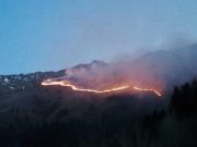 Collio, brucia il bosco
