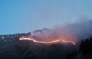 Collio, brucia il bosco