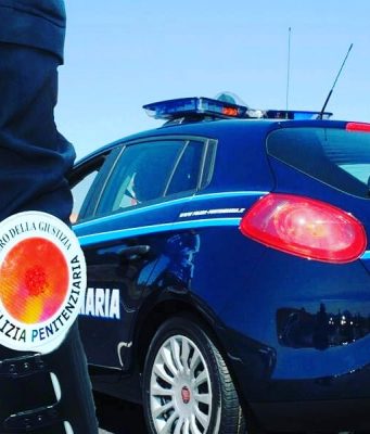 È agli arresti domiciliari ma va a rubare. Bloccato da un agente della Penitenziaria