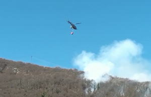 Botticino, il bosco brucia ancora