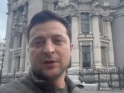 Zelensky agli Usa: “Ho bisogno di munizioni, non di un passaggio”