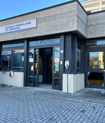 Assalto al bancomat della Popolare di Verona