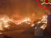 Incendio a Bedizzole, timori per l’inquinamento dell’aria