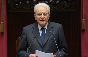 Mattarella ha giurato, applausi alla Camera