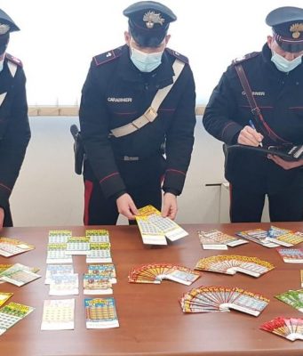 Vendevano “Gratta e Vinci” contraffatti, tabaccai nei guai