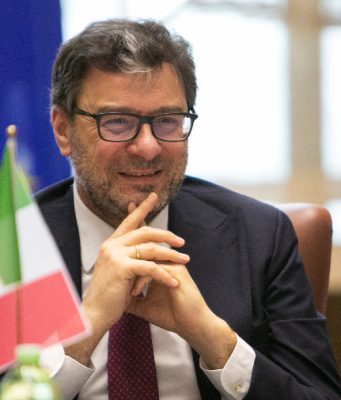 Energia: Giorgetti, costretti a valutare scostamento bilancio
