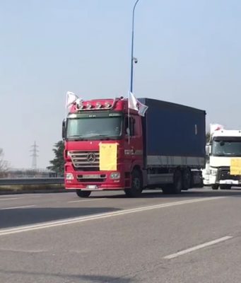 Tir in corteo dalla provincia al Brixia Forum