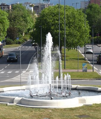 Anche la fontana di via Cefalonia torna a zampillare