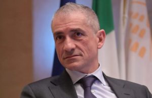 Mascherine al chiuso, “via da maggio ma con eccezioni”