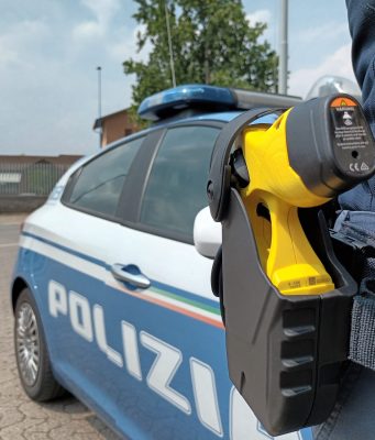 Tenta la fuga ad un “posto di blocco”. Arrestato. Nel furgone arnesi per lo scasso