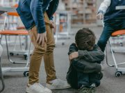 Undicenne ruba in casa per evitare le botte dei bulli