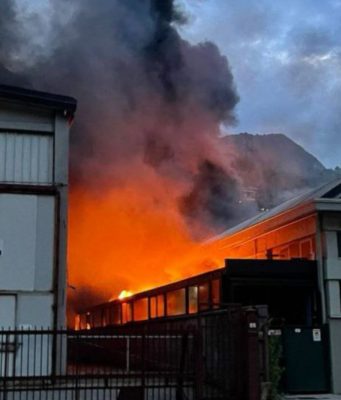 Fiamme in un’azienda di Gardone Valtrompia