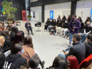 Area Giovani, i ragazzi dialogano con Massimo Lombardo. Alle 21.00 su Èlive