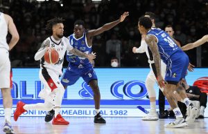 Sconfitta indolore a Bologna, ora sotto con Sassari