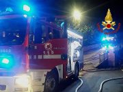 Incendio in fabbrica ad Angolo Terme, intossicata una donna