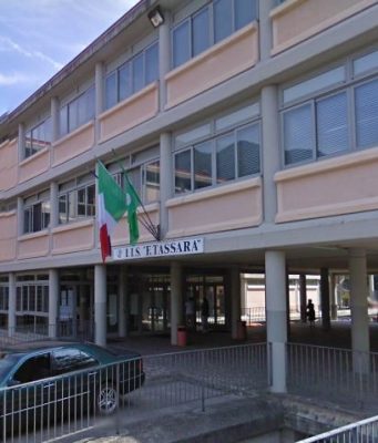 Malessere collettivo a scuola, evacuato il Tassara