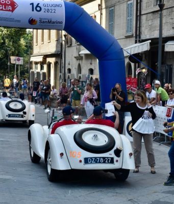 L’abbraccio dell’Italia alla 1000 Miglia