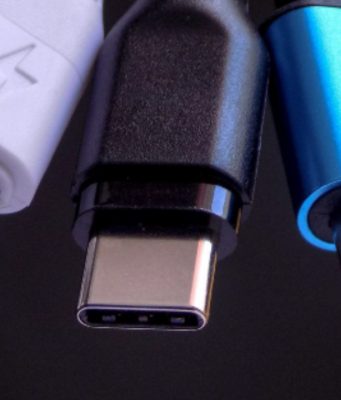 Caricabatteria unico: in UE arriva entro il 2024