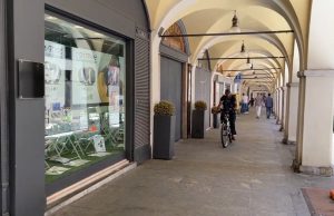 Il commercio di Brescia non crolla, ma cambia pelle