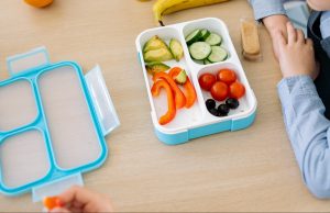 Bambini esclusi dalla mensa, arriva il “pasto sospeso”