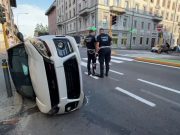 Ribaltamento in via Milano, giovane in ospedale. Non è grave