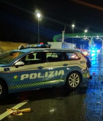 Camion contromano in Brebemi si schianta contro l’auto della Polizia