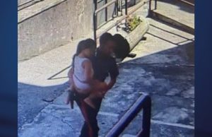 Auto in fiamme, Carabinieri eroi salvano nonna e nipotina