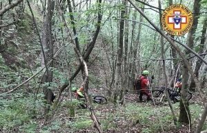 Turisti svizzeri in e-bike salvati su un salto di roccia